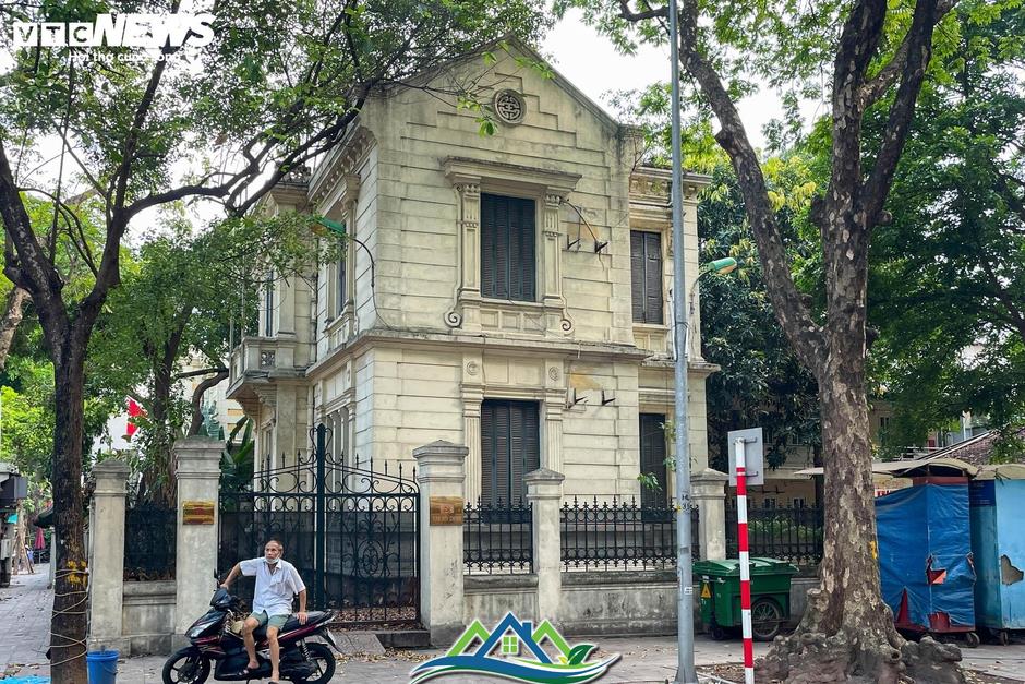 Vẻ đẹp trầm mặc của những biệt thự cổ giữa lòng Hà Nội Vẻ đẹp trầm mặc của những biệt thự cổ giữa lòng Hà Nội