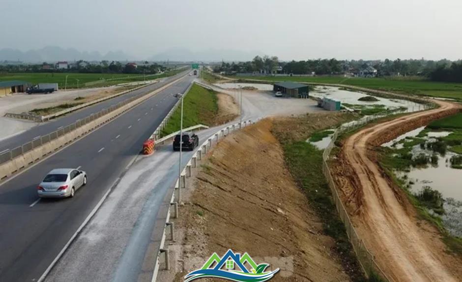 Vì sao các trạm dừng nghỉ trên cao tốc Bắc - Nam làm mãi không xong? Vì sao các trạm dừng nghỉ trên cao tốc Bắc - Nam làm mãi không xong?