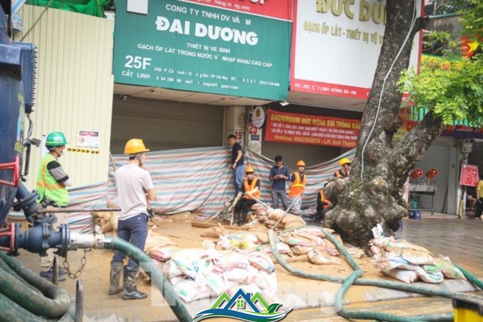 Vụ bùn đất metro Nhổn - ga Hà Nội 'tấn công' nhà dân: Có phải bồi thường? Vụ bùn đất metro Nhổn - ga Hà Nội 'tấn công' nhà dân: Có phải bồi thường?