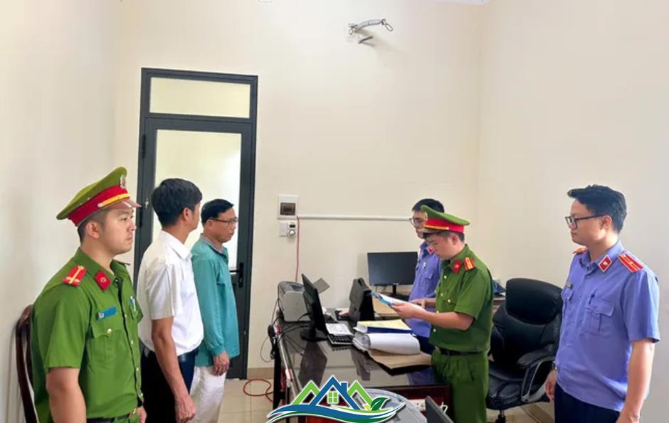 Vụ cấp 'sổ đỏ' cho cá nhân trên đất quy hoạch công viên: Khởi tố nguyên phó chủ tịch huyện Vụ cấp 'sổ đỏ' cho cá nhân trên đất quy hoạch công viên: Khởi tố nguyên phó chủ tịch huyện