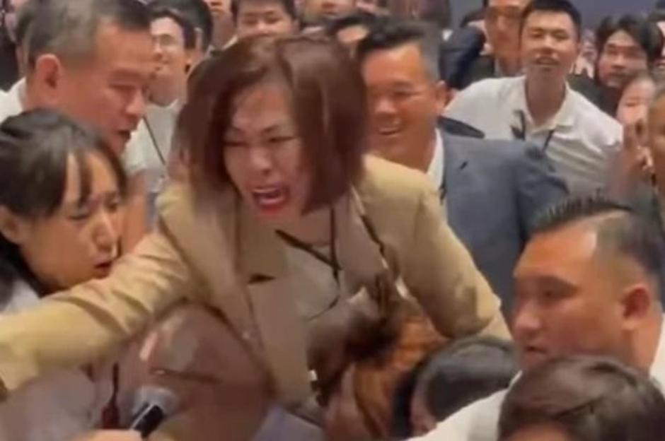 Vụ môi giới trèo cả lên bàn giật phiếu mua căn hộ ở TP HCM, chủ đầu tư nói 