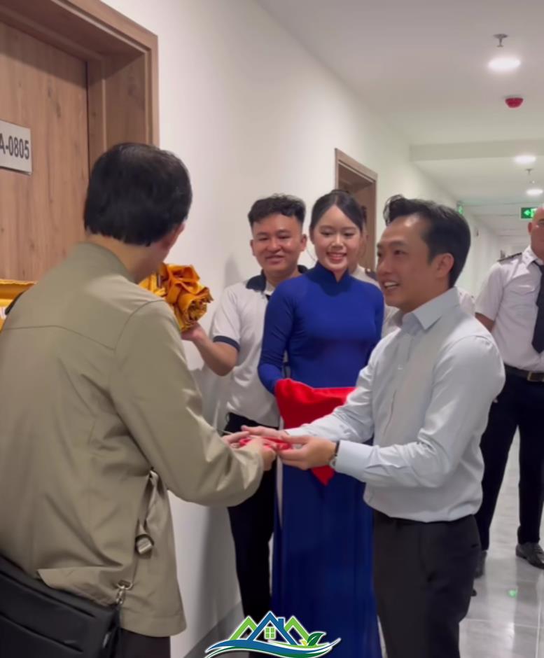 Vừa chốt đơn trăm tỷ qua livestream, CEO Cường “Đô la” lại làm điều ít ai ngờ tới Vừa chốt đơn trăm tỷ qua livestream, CEO Cường “Đô la” lại làm điều ít ai ngờ tới