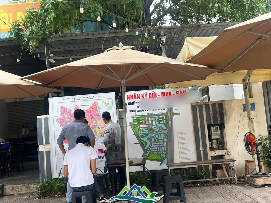 Xếp hàng từ sáng đến chiều mới được giải quyết hồ sơ, đất nền phía Nam chưa hạ nhiệt Xếp hàng từ sáng đến chiều mới được giải quyết hồ sơ, đất nền phía Nam chưa hạ nhiệt